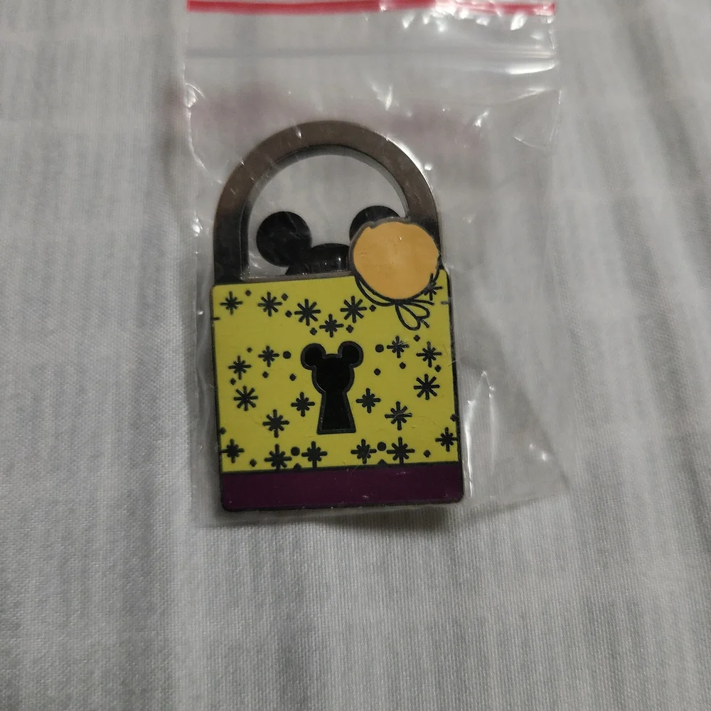 5/$20 Disney Pin - Picture 1 of 2